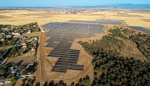 Una casa con vistas a las fotovoltaicas