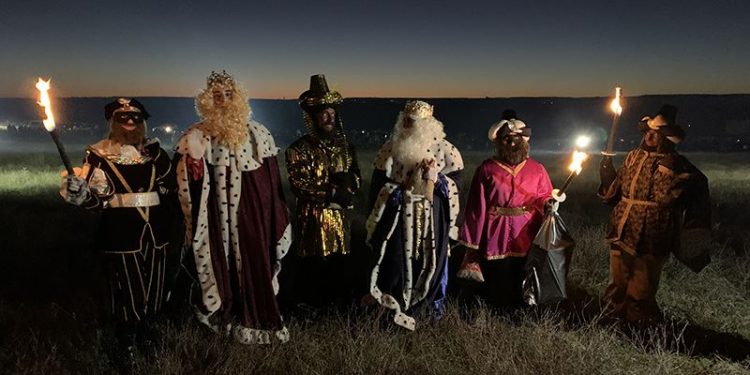 Vuelve la magia al cielo de Alarilla vuelve la cabalgata aérea de los Reyes Magos