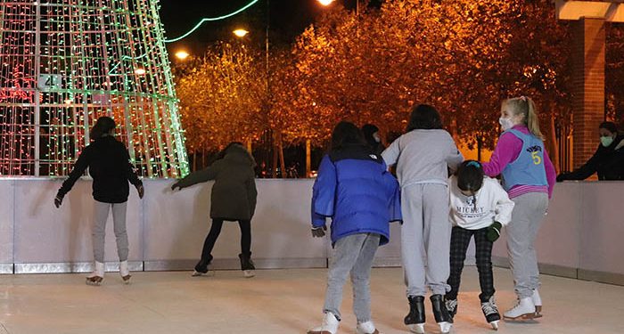 Ya está abierta la Pista de Hielo de la Plaza del Pueblo de Cabanillas