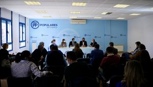 Cañizares denuncia que el consejero de Page se permita `el lujo´ de recibir jamones de regalo mientras tiene abandonada la sanidad regional