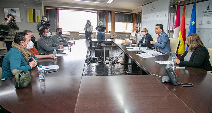 Castilla-La Mancha crea un paquete de medidas para el vacuno de leche que incluye una ayuda directa a los ganaderos de 1,4 millones de euros