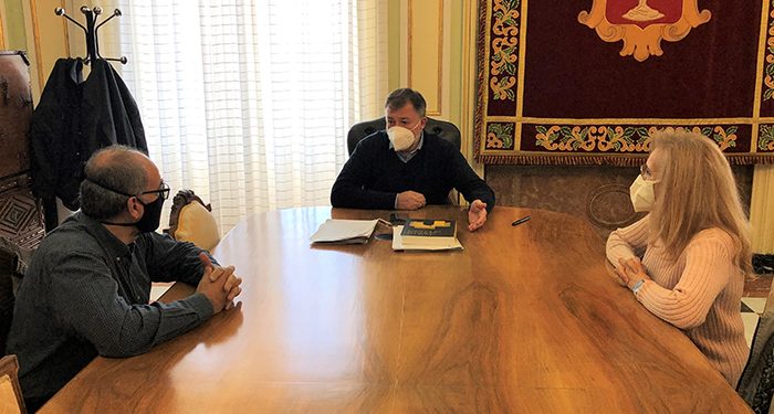 Dolz da la bienvenida al nuevo director de la Joven Orquesta de Cuenca, Miguel Bueno