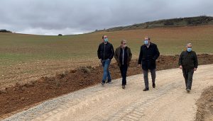 El Gobierno regional concluye las obras de mejora del firme del camino rural que une Salmerón con Valdeolivas