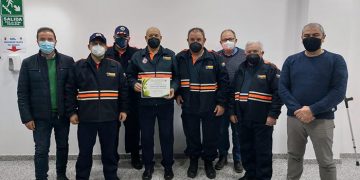 El Gobierno regional entrega una maquina extendedora de sal a la agrupación de voluntarios de Protección Civil de Iniesta