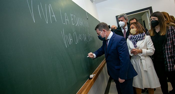 El Gobierno regional lleva destinados más de 300 millones de euros a prevenir los efectos de la Covid en las aulas en los dos últimos años