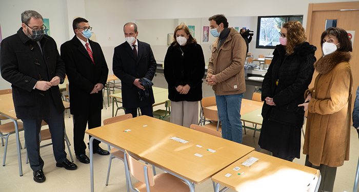 El Gobierno regional muestra su compromiso con la escuela rural mejorando las instalaciones del CRA ‘Francisco Ibáñez’ de Iriepal