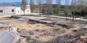 El Gobierno regional saca a licitación la venta en subasta pública del inmueble para la construcción de la residencia de mayores de San Lorenzo de la Parrilla