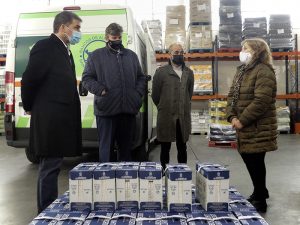 El grupo municipal de Cs Guadalajara dona 198 litros de leche al Banco de Alimentos