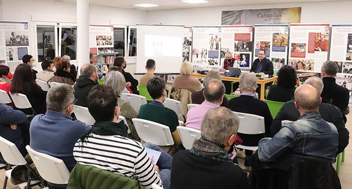 El recuerdo a Leguineche llena la Biblioteca de Cabanillas de admiradores del «maestro de periodistas» 1 El recuerdo a Leguineche llena la Biblioteca de Cabanillas de admiradores del «maestro de periodistas»