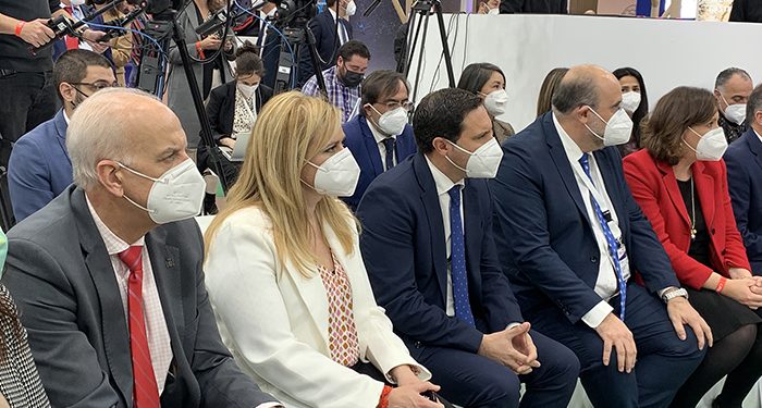 El subdelegado del Gobierno visita FITUR con motivo de la celebración del Día de Cuenca