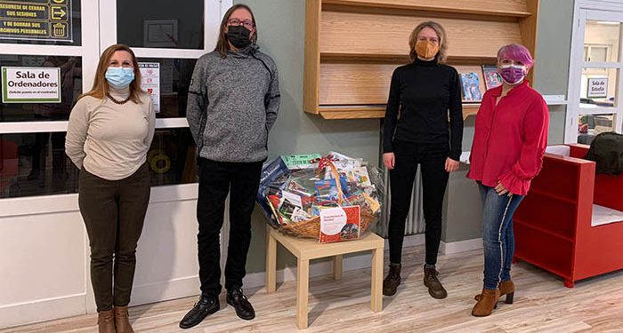 Entregada la gran «Cesta Literaria de Navidad» que ha sorteado la Biblioteca de Cabanillas