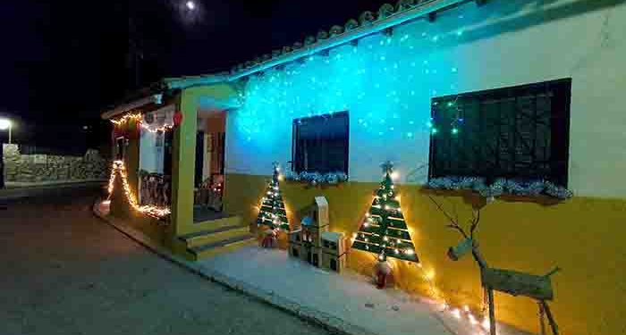 Entregados en Almonacid de Zorita los premios a la fachada navideña mejor decorada y a la fotografía del año 2021