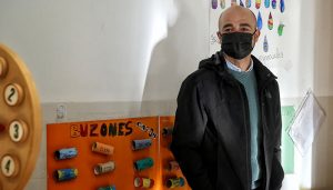 Israel Marco portavoz de Cs durante la visita la centro escolar de Iriépal