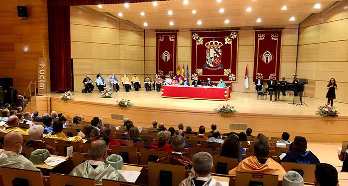 La UCLM celebra su patrón honrando a estudiantes, nuevos doctores y doctoras y personal jubilado 1 La UCLM celebra su patrón honrando a estudiantes, nuevos doctores y doctoras y personal jubilado