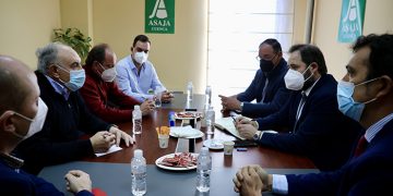 Núñez presentará en las Cortes de Castilla-La Mancha un Plan de Apoyo a la Ganadería para reforzar al sector en la región