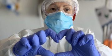 UGT alerta de que la sexta ola desborda los centros de salud