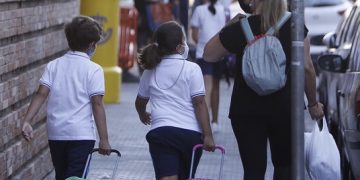 UGT pide adaptar la regulación de permisos para permitir a los trabajadores el cuidado de los familiares afectados por COVID