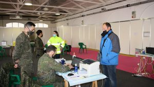 Un equipo de sanitarios militares del Ministerio de Defensa se incorpora a “La Hípica” para apoyar en el proceso de vacunación centralizada