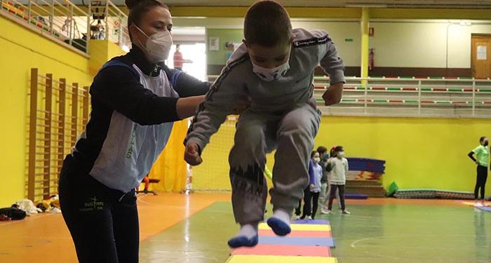 Una treintena de niños y niñas disfrutaron de las Menudas Navidades Deportivas en Cabanillas
