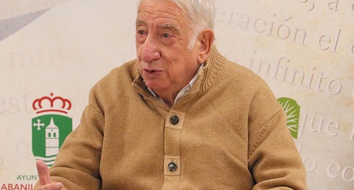 Vibrante charla literaria en Cabanillas con Pepe Esteban, el seguntino del Café Gijón