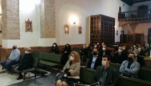 Villanueva de la Torre celebra la festividad de su Patrona, Santa Águeda, complementando el tradicional oficio religioso con una actuación de folk