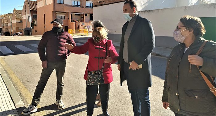 VOX denuncia que el gobierno de Rojo y Ciudadanos olvida las reivindicaciones de los vecinos del barrio de Defensores-Adoratrices
