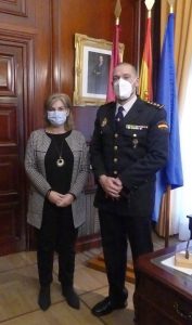 La subdelegada del Gobierno en Guadalajara recibe al comisario Esteban, nuevo jefe del GEO