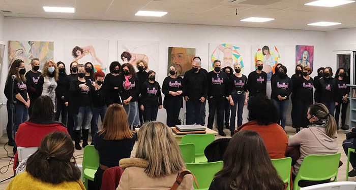Acrílicos de «Jante» y música gospel en la Biblioteca para la tarde de San Valentín en Cabanillas