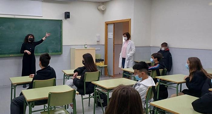 Casi 280 chicos y chicas del IES Ana María Matute de Cabanillas se forman en un Taller de Igualdad organizado por el Centro de la Mujer 1 Casi 280 chicos y chicas del IES Ana María Matute de Cabanillas se forman en un Taller de Igualdad organizado por el Centro de la Mujer