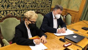 El Ayuntamiento de Cuenca firma por primera vez un convenio con la Asociación Española contra el Cáncer