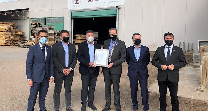El Ayuntamiento de Cuenca muestra el potencial de la Fábrica Municipal de Maderas a seis empresas punteras