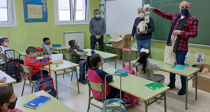 El Gobierno regional acerca productos de comercio justo a alumnado de Guadalajara para propiciar una conciencia crítica ante el consumo 1 El Gobierno regional acerca productos de comercio justo a alumnado de Guadalajara para propiciar una conciencia crítica ante el consumo