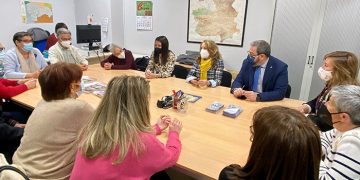 El Gobierno regional ha atendido a más de 51.000 personas mayores a través del servicio de Podología Itinerante en el medio rural durante 2021