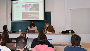 El Gobierno regional impulsa la sensibilización en materia de violencia de género en un encuentro con alumnado de la Facultad de Periodismo