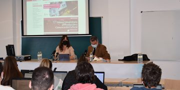 El Gobierno regional impulsa la sensibilización en materia de violencia de género en un encuentro con alumnado de la Facultad de Periodismo