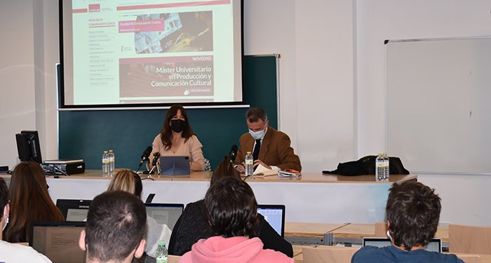 El Gobierno regional impulsa la sensibilización en materia de violencia de género en un encuentro con alumnado de la Facultad de Periodismo