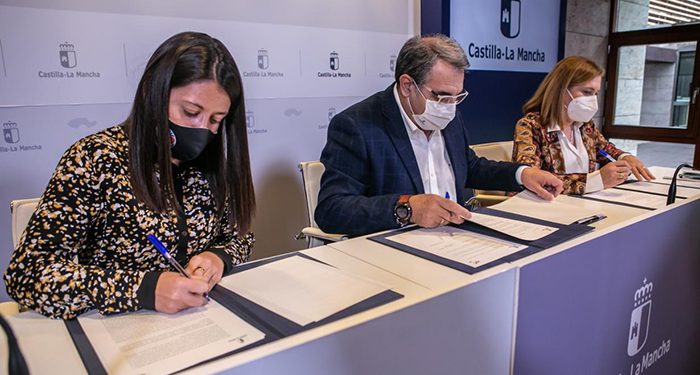 El Gobierno regional renueva la colaboración de actuaciones conjuntas en los ámbitos social, educativo y sanitario destinadas a la infancia y adolescencia