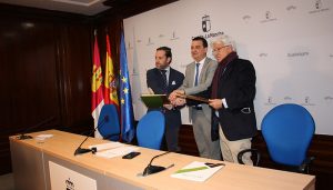 El Gobierno regional respalda la instalación de un centenar de cajeros en el medio rural para evitar la exclusión financiera de los habitantes de los pueblos