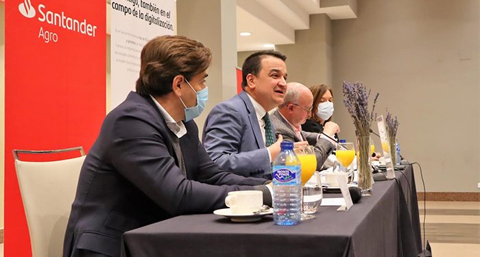 El Gobierno regional traslada el avance sustancial de la nueva PAC donde “ningún agricultor ni ganadero, por pequeño que sea, se va a quedar atrás” 1 El Gobierno regional traslada el avance sustancial de la nueva PAC donde “ningún agricultor ni ganadero, por pequeño que sea, se va a quedar atrás”