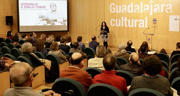 Emotivo homenaje a Emilio Cobos, librero por excelencia de Guadalajara