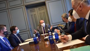 Gobierno regional y diputaciones comprometen su colaboración para facilitar la llegada de fondos europeos a las pequeñas corporaciones