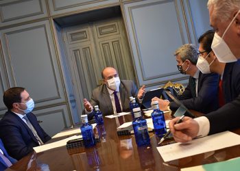 Gobierno regional y diputaciones comprometen su colaboración para facilitar la llegada de fondos europeos a las pequeñas corporaciones