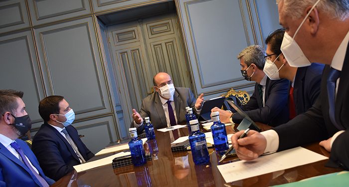 Gobierno regional y diputaciones comprometen su colaboración para facilitar la llegada de fondos europeos a las pequeñas corporaciones 1 Gobierno regional y diputaciones comprometen su colaboración para facilitar la llegada de fondos europeos a las pequeñas corporaciones