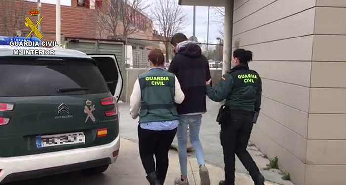 Intentó huir de un control de la Guardia Civil en Villanueva de la Torre y provocó un accidente ha sido detenido además por robo