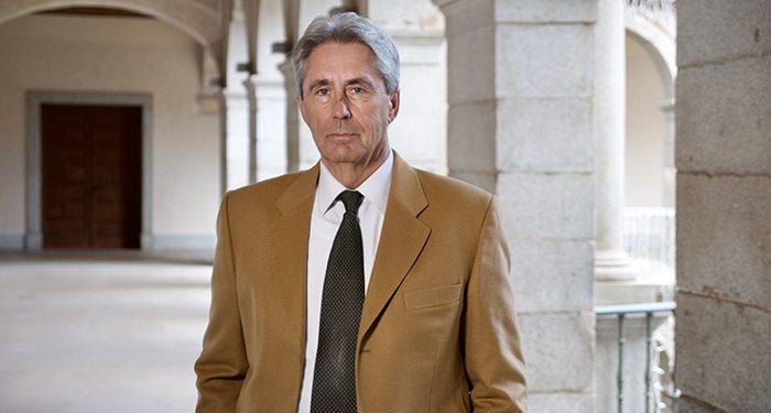 José Vicente Saz, reelegido rector de la Universidad de Alcalá con un 84,15% del voto ponderado 1 José Vicente Saz, reelegido rector de la Universidad de Alcalá con un 84,15% del voto ponderado