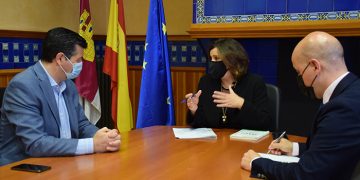 La Junta subraya su apoyo al potencial de la industria en la región y destaca su gran proyección internacional