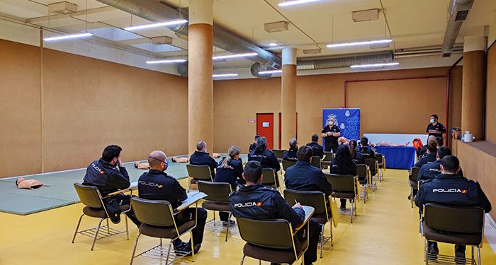 La Policía Nacional de Guadalajara recibe formación sobre primeros auxilios de la mano de Protección Civil