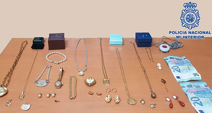 La Policía Nacional detiene en Guadalajara a dos estafadores que se hacían pasar por asistentes sociales para hurtar en domicilios