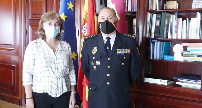 La subdelegada del Gobierno recibe al comisario Alcázar, nuevo jefe de la Policía Nacional en la provincia de Guadalajara 1 La subdelegada del Gobierno recibe al comisario Alcázar, nuevo jefe de la Policía Nacional en la provincia de Guadalajara