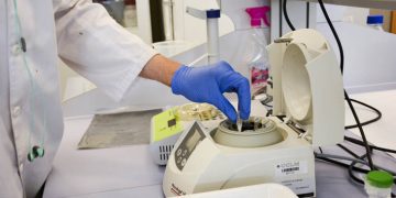 La UCLM aumenta su rendimiento investigador pese a la caída de ingresos públicos en los últimos años, según el Ivie